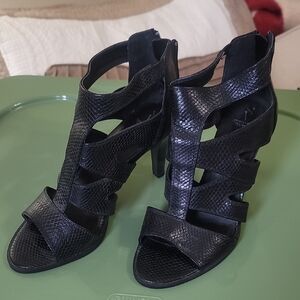 9 1/2 Never Worn Simply Vera Vera Wang Black Textured Heels